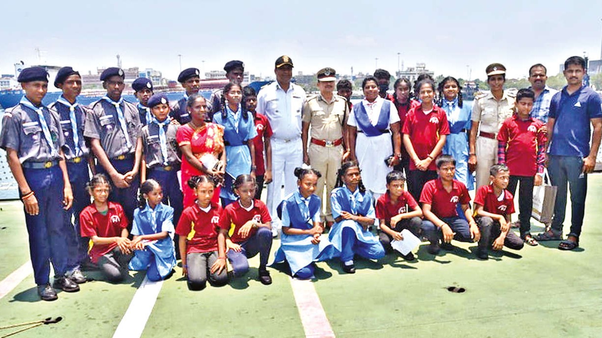 Kids from TN Police Boys & Girls club visit Indian Coast Guard ship