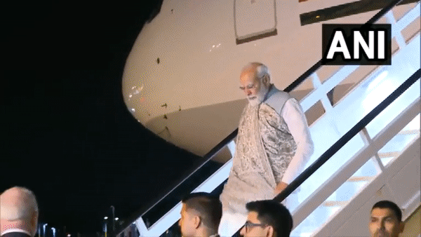 91-year-old among diaspora who arrive in Sydney to greet PM Modi