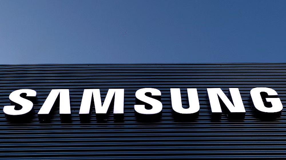 Samsung, LG, other S.Korean firms to invest $49 bn in display biz Samsung, LG, other S.Korean firms to invest $49 bn in display biz