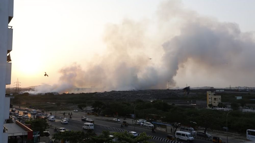 Tension in Chromepet as smoke emanates from complex’s parking lot Tension in Chromepet as smoke emanates from complex’s parking lot