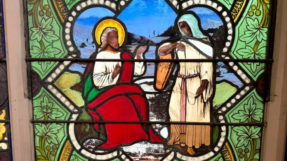 Stained glass window shows Jesus with dark skin, stirs questions about race