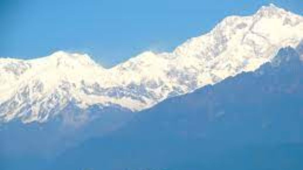 Two Assam mountaineers scale Mt Kanchenjunga