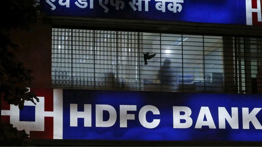 India cenbank clears SBI Funds to buy up to 9.99% stake in HDFC Bank