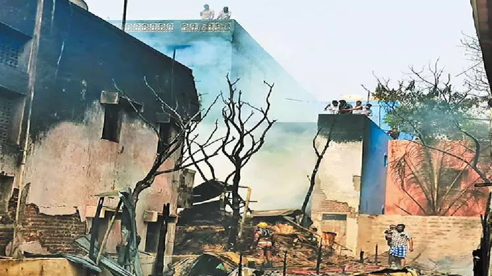 Fire broke out at 2 godowns in Tondiarpet, creates panic Fire broke out at 2 godowns in Tondiarpet, creates panic