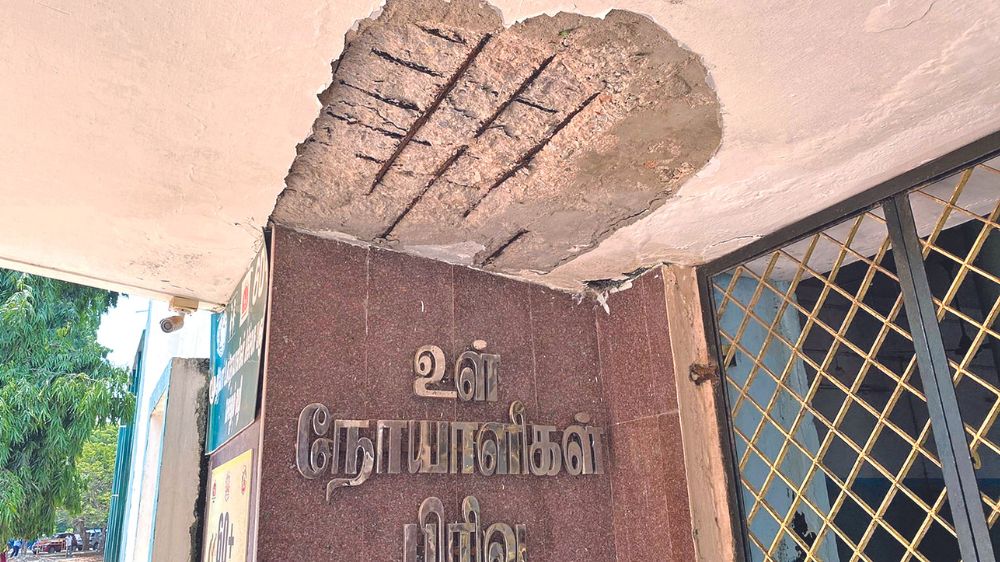 Roof plaster of Thanjavur Medical College Hospital falls, two injured