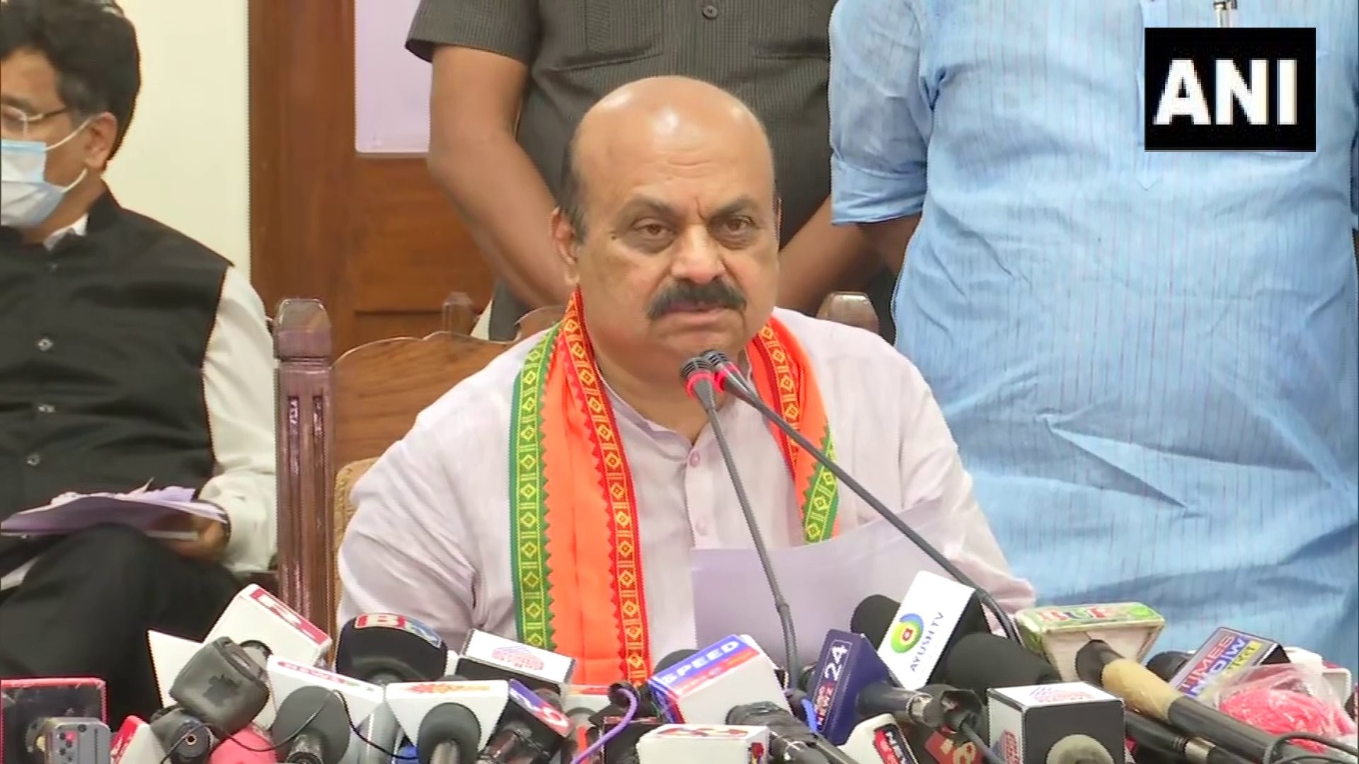 K’taka polls: Im Bajrangi posters out, triggers huge row