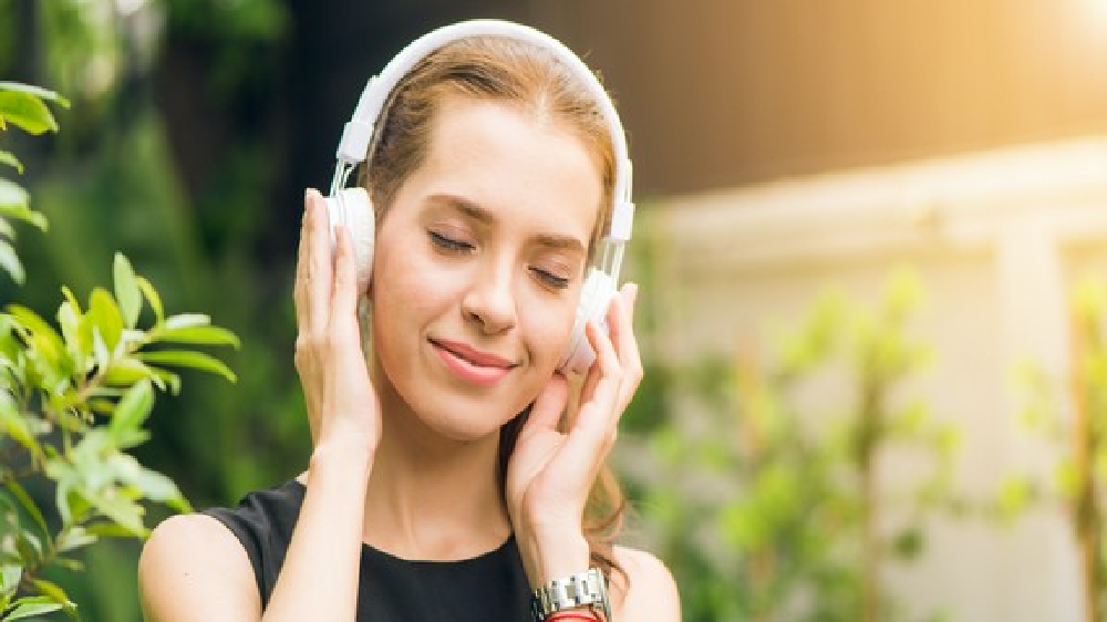 Joyful music might be a game changer for virtual reality headaches