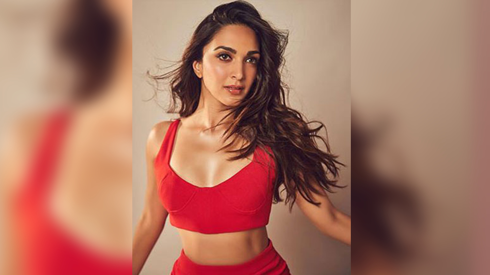 Kiara Advani raises temperature in blue swimwear, check out Kiara Advani raises temperature in blue swimwear, check out