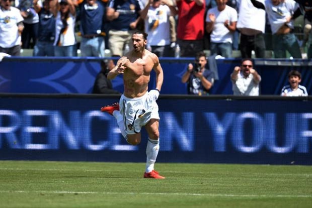 Zlatan shines on debut as Galaxy battle back to beat LAFC