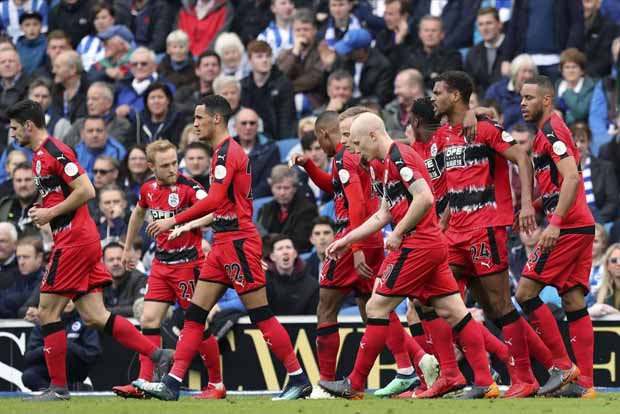 Huddersfield take point against 10-man Brighton