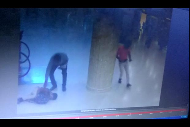 Boy dies 3 days after fall from mall’s second floor