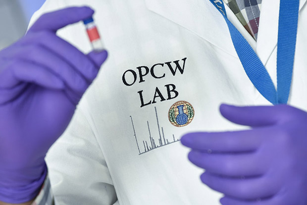 Experts take samples from site of alleged Syria gas attack