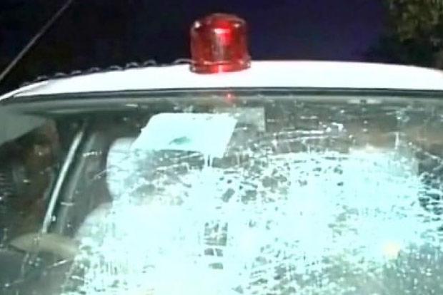 Gang of four attacks police vehicle at Vadapalani