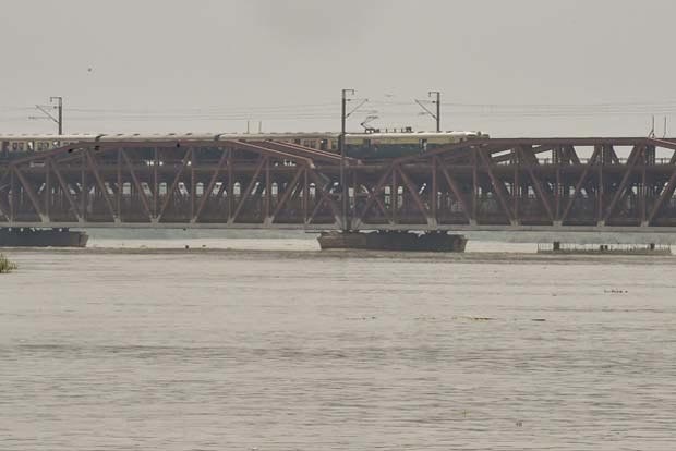 Old Yamuna bridge reopens