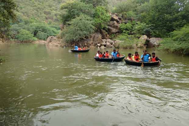 Unregistered coracle operators putting tourists at risk in Hogenakkal