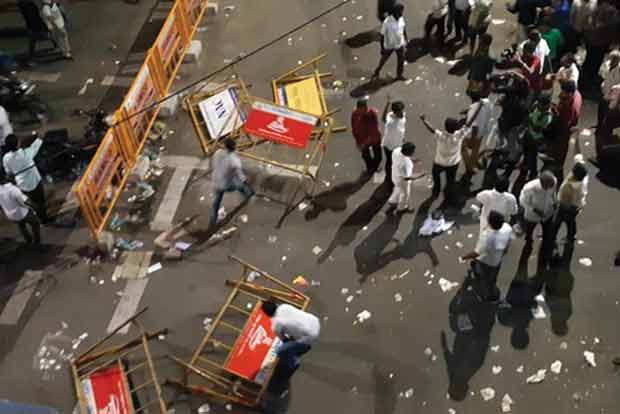Controversy erupts over burial site for Karunanidhi