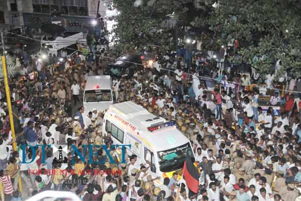 Opposition parties back DMKs demand for Karunanidhis burial at Marina Beach