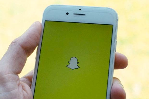 Snapchats daily user count slips to 188 million Snapchats daily user count slips to 188 million