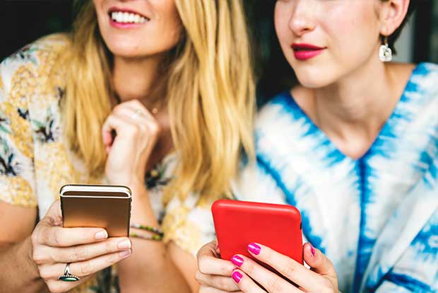 Smartphone screens harbour more germs than a toilet seat: Study