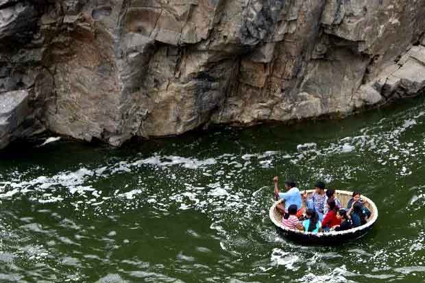 Nilgiris bride braves flooded Moyar river to rush for her wedding