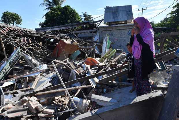 Fresh 6.9-magnitude quake rocks Indonesias Lombok island