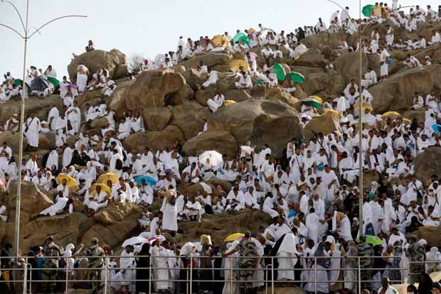 Repentant Muslims gather on Mount Arafat for haj climax