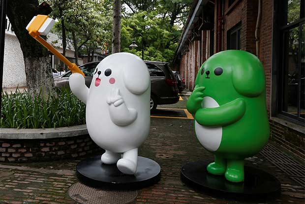 People spent 85 billion hours on messaging in three months