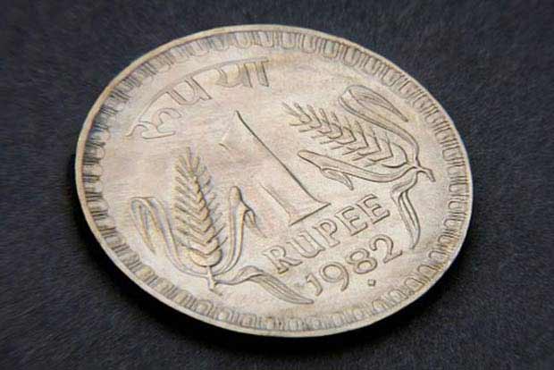 Rupee dives to new closing low of 70.16 verses US dollar Rupee dives to new closing low of 70.16 verses US dollar