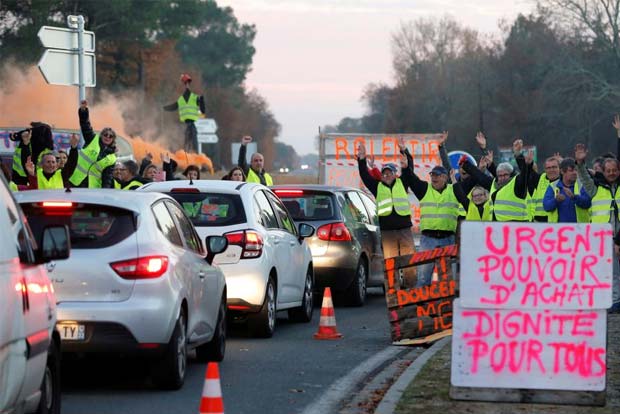 Macron administration warns of great violence in Paris from hard core yellow vests