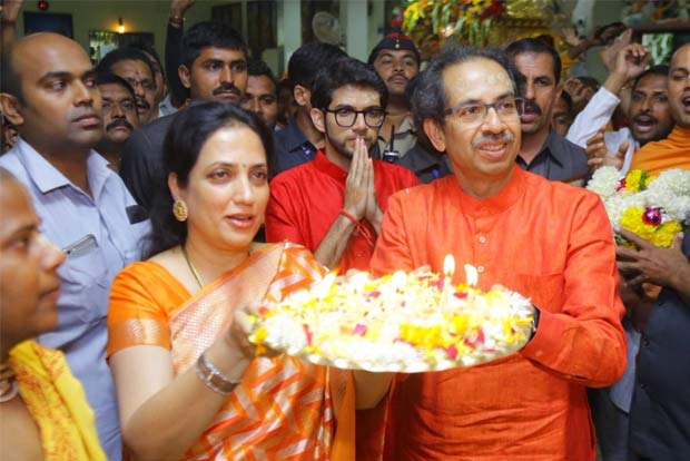 Uddhav Thackeray uses chowkidar chor hai slogan to attack Modi