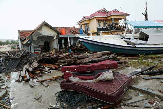Indonesian rescuers struggle against heavy rain to reach tsunami-hit villages