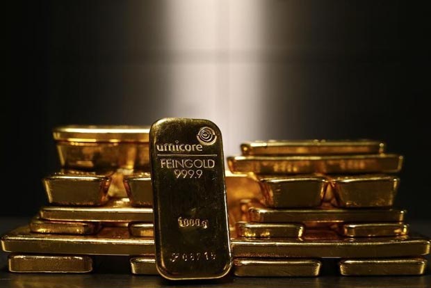 Gold slips below Rs 30,000-mark on weak global cues