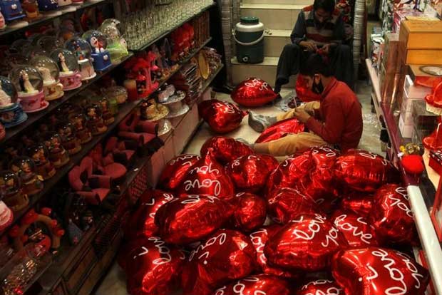 Love is in the air, but not on airwaves as Pakistan bans Valentines Day