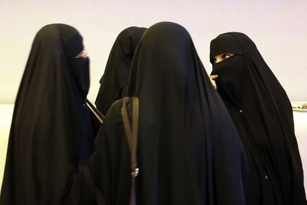 Abaya robes not necessary attire for Saudi women: Senior cleric
