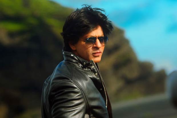 Watch: SRK goes underwater to thank 33 million fans Watch: SRK goes underwater to thank 33 million fans