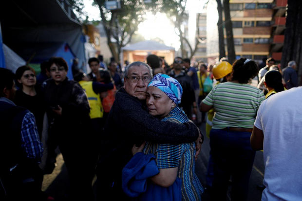 Mexico helicopter crash kills 13 on ground in wake of earthquake