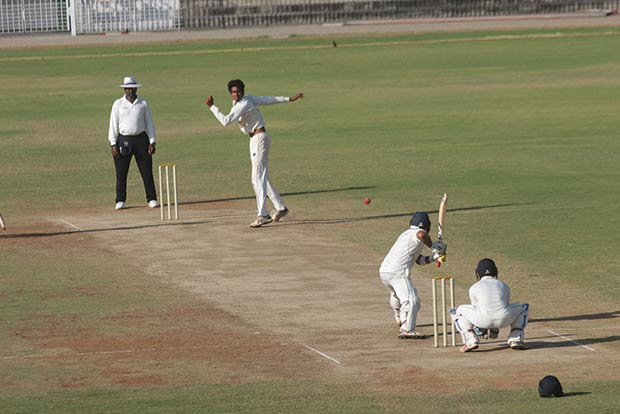 Local League: Vignesh scores maiden ton to put Pistons in control