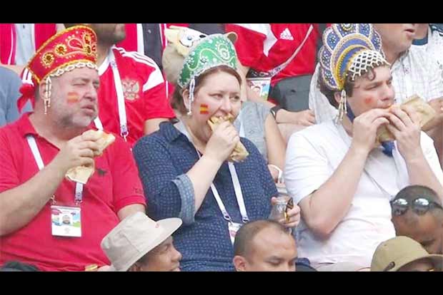 Hot dog-munching trio in Russian garb unlikely stars among World Cup fans