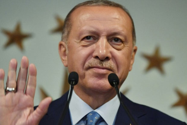 Turkeys Erdogan sworn in with new presidential powers