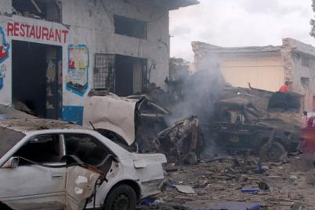 3 killed as explosion hits restaurant in Pakistan
