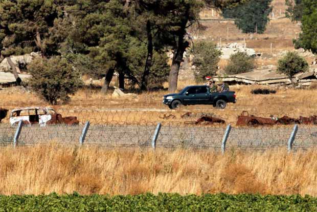 Syrian flag raised in Quneitra, on Syrian side of Golan Heights