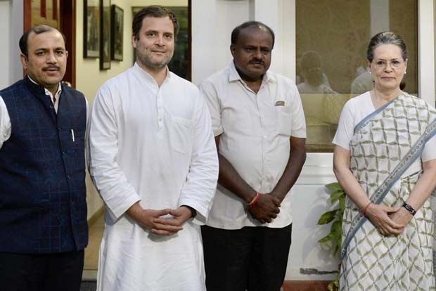 Over 12 Congress MLAs to take oath as ministers in Karnataka tomorrow