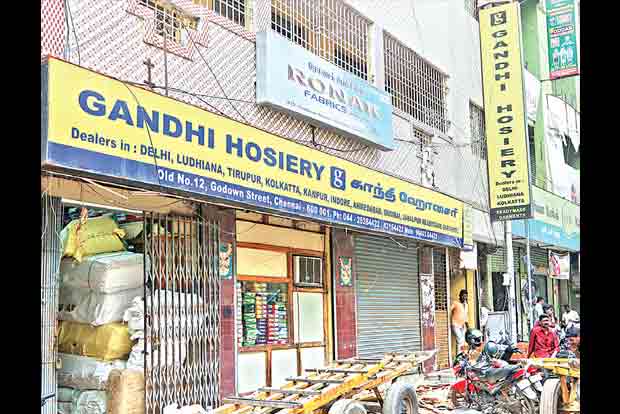 15 kg gold, Rs 7.5 crore cash seized in I-T raid
