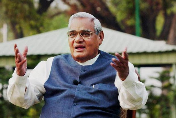 PM Modi, Rahul Gandhi visit Vajpayee in AIIMS