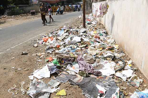 Bereft of attention, MLA Hostel Road in Chepauk turns into a dumping yard