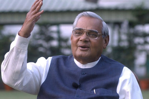Mamata, Nitish visit AIIMS to inquire about Vajpayees health