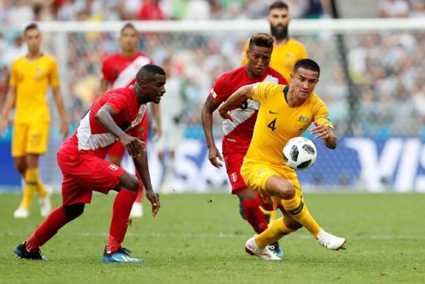 Peru beat Australia 2-0 but both sides knocked out