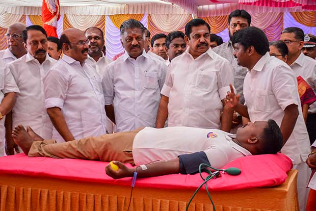 2,000 policemen donate blood in city