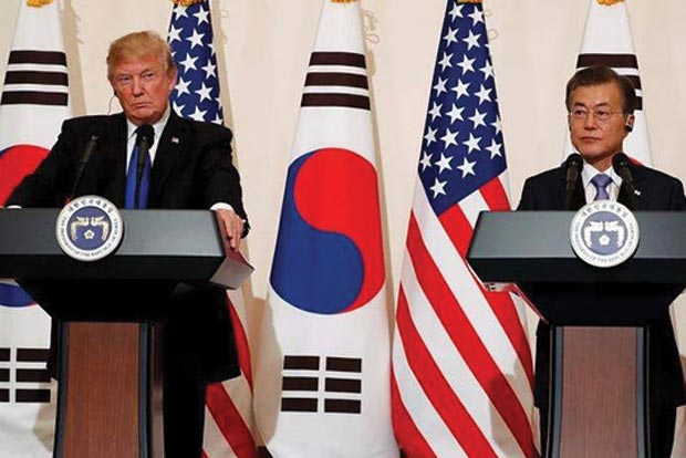 South Koreas Moon tells Trump of plan to send envoy to North Korea