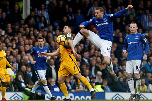 Everton cruise to victory despite Rooney penalty miss